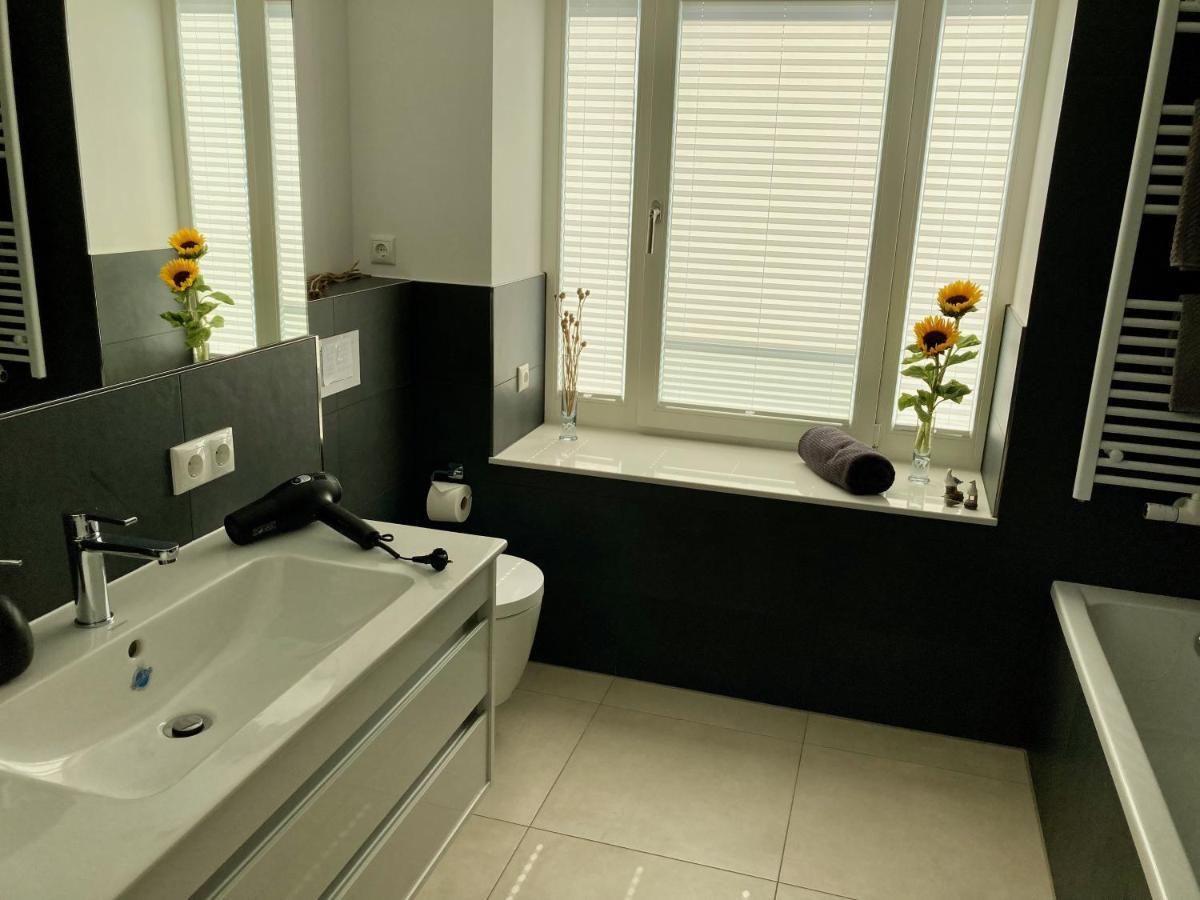 Ein Katzensprung Zum - 3 Zi, 2 Baeder, Balkon Apartment Binz