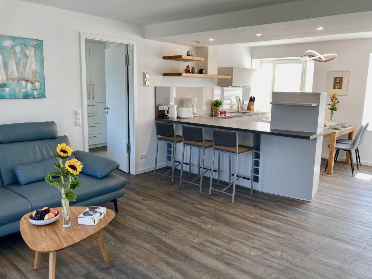 Ein Katzensprung Zum - 3 Zi, 2 Baeder, Balkon Apartment